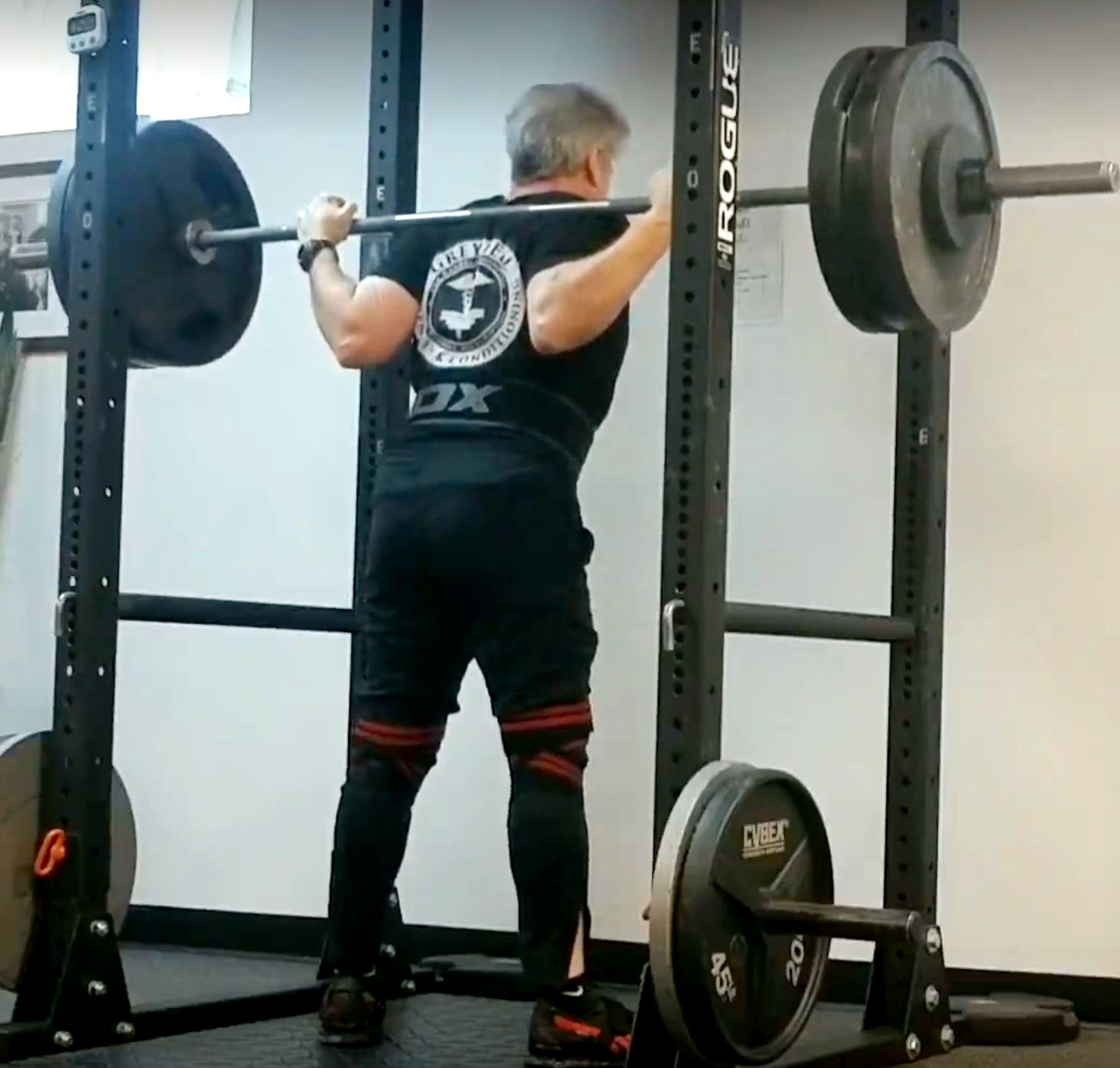 WEIGHTLESS HANDS IN THE SQUAT